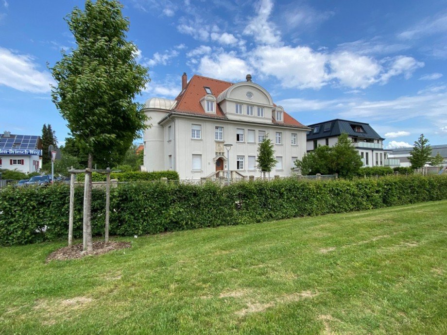 Hausansicht Sommer Wohnung M�nchen