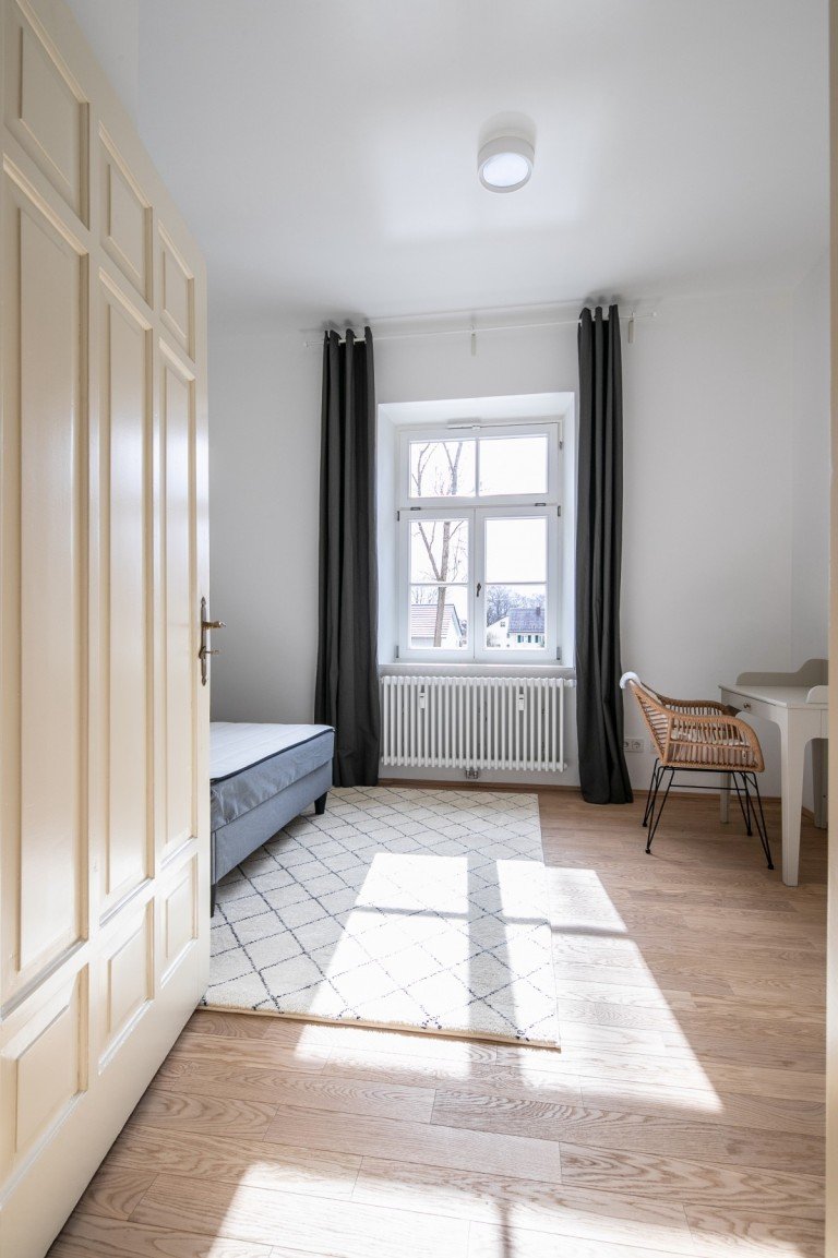 Zimmer 1 Bild 3 Dachau Etagenwohnung WG-Zimmer in traumhafter Altbauvilla - M�BLIERT - M�dels-WG
