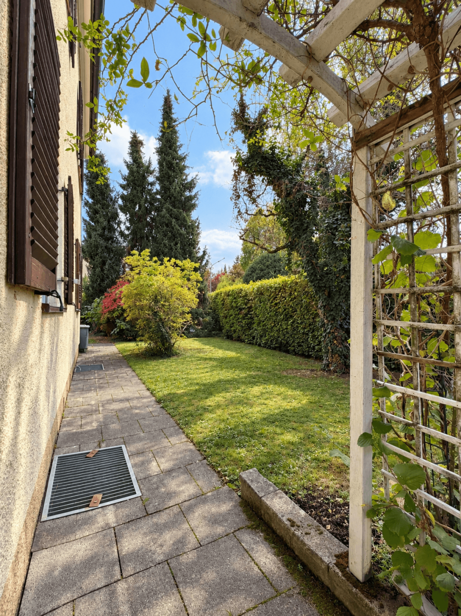 Sonniger Garten Ansicht 1 Wohngrundst�ck M�nchen